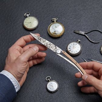 Deejo zavírací nůž Horlogerie juniper wood grey titanium watchmaker