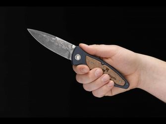 Böker Manufaktur Solingen Tirpitz-Damascus kapesní nůž 9,9 cm, damašek, hliník, ořech