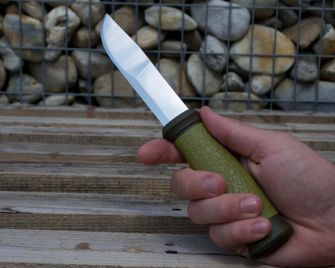 Mora of Sweden Outdoor 2000 nůž olivový