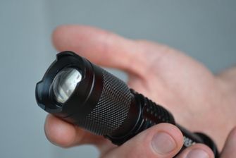 LED vojenská baterka dobíjecí zoom, 13cm